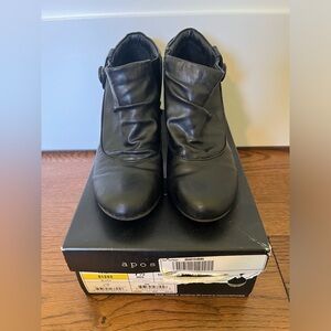 WOMEN’S black heeled boots size 7.5